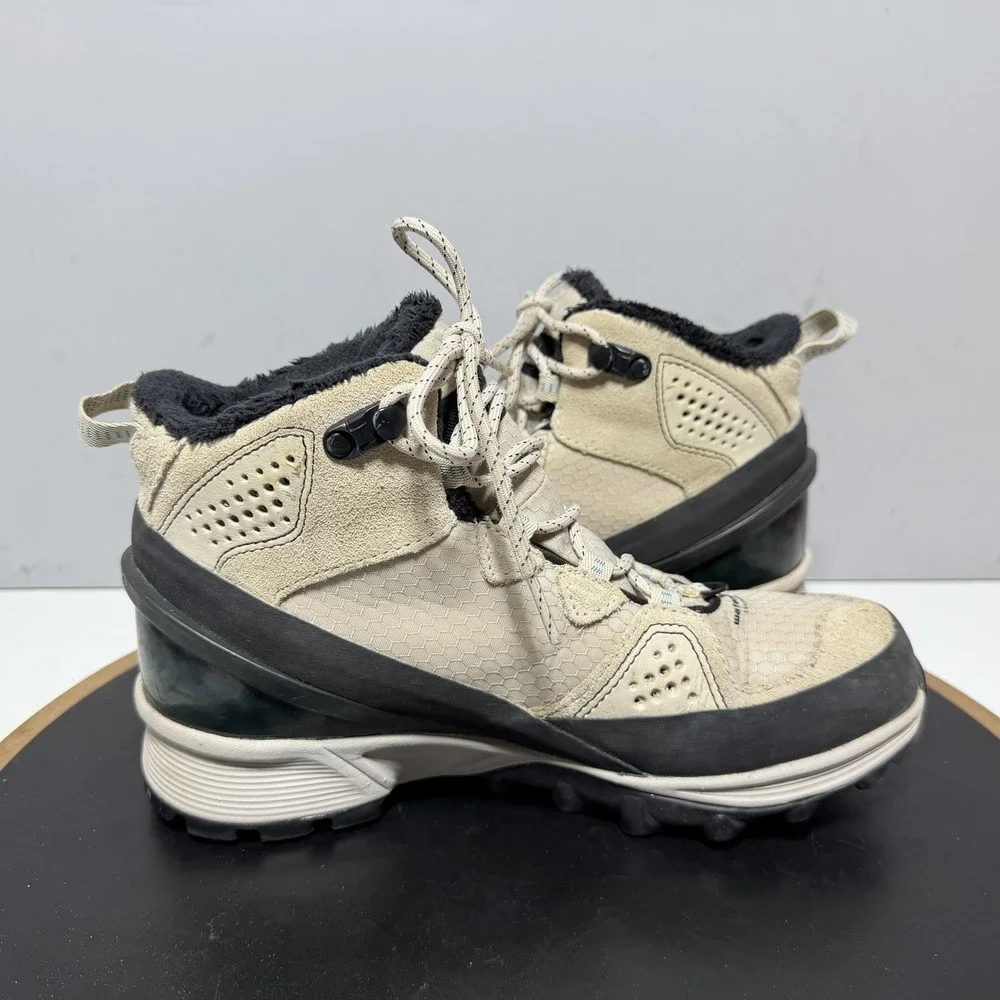 New Balance Boots Womens Size 7.5B Beige Suede Primaloft Vibram Winter Hiking